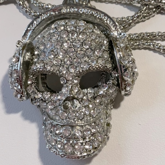 Betsey Johnson Other - BETSEY JOHNSON CRYSTAL SKULL WITH MOVEABLE HEADPHONES UNISEX NECKLACE